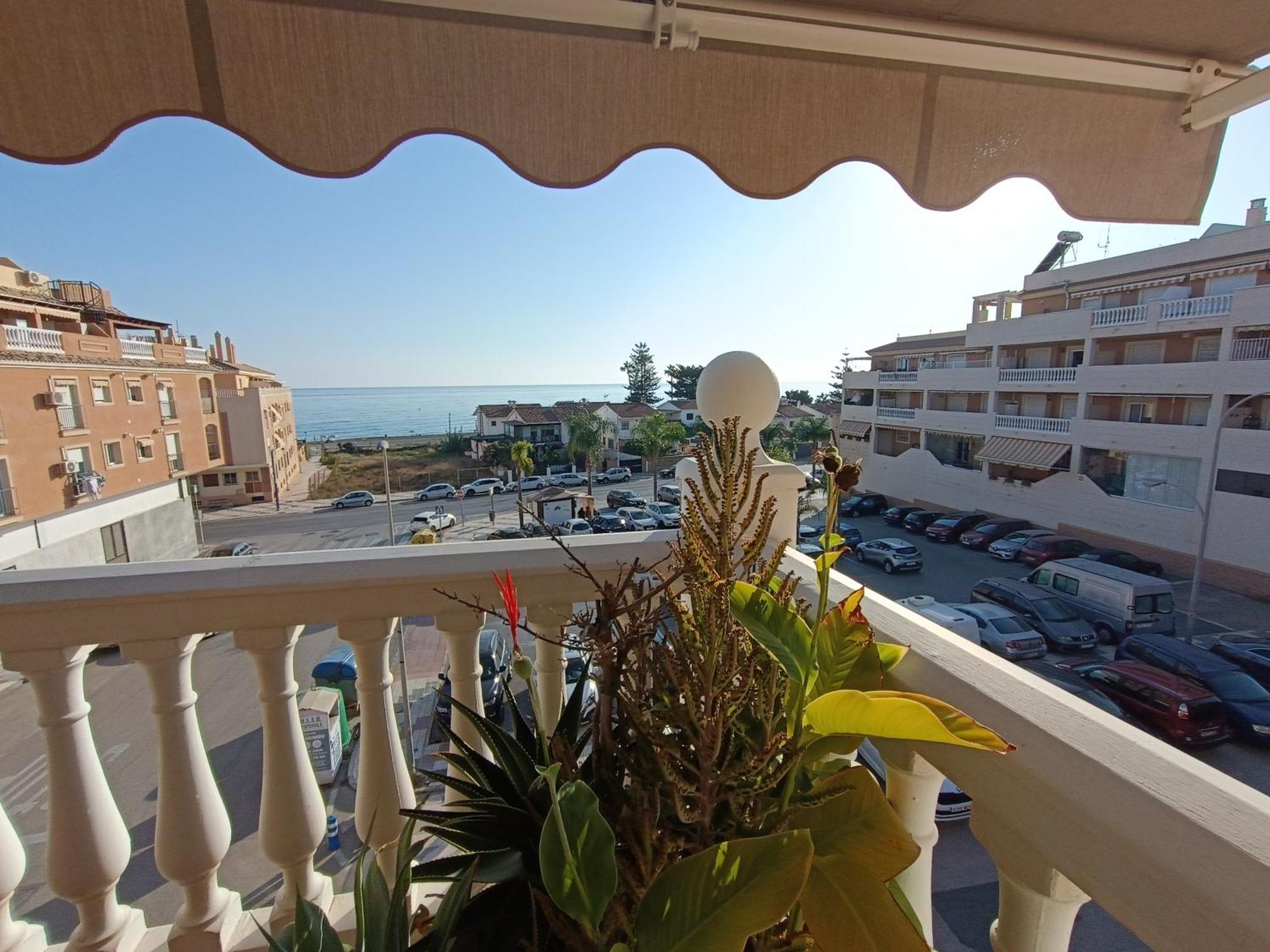 Lovely Penthouse In Front Of The Beach With Free Parking Малага Экстерьер фото