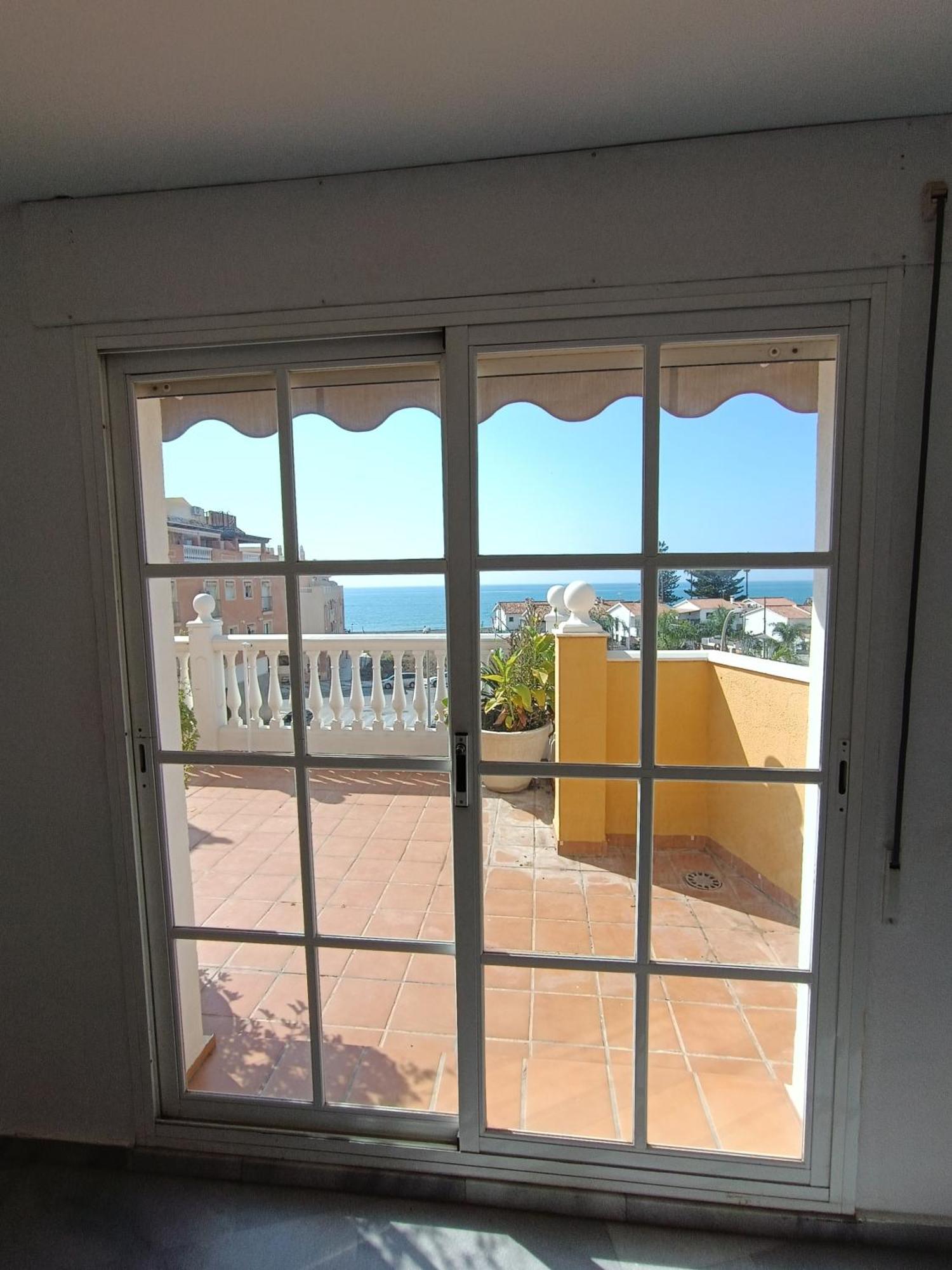 Lovely Penthouse In Front Of The Beach With Free Parking Малага Экстерьер фото