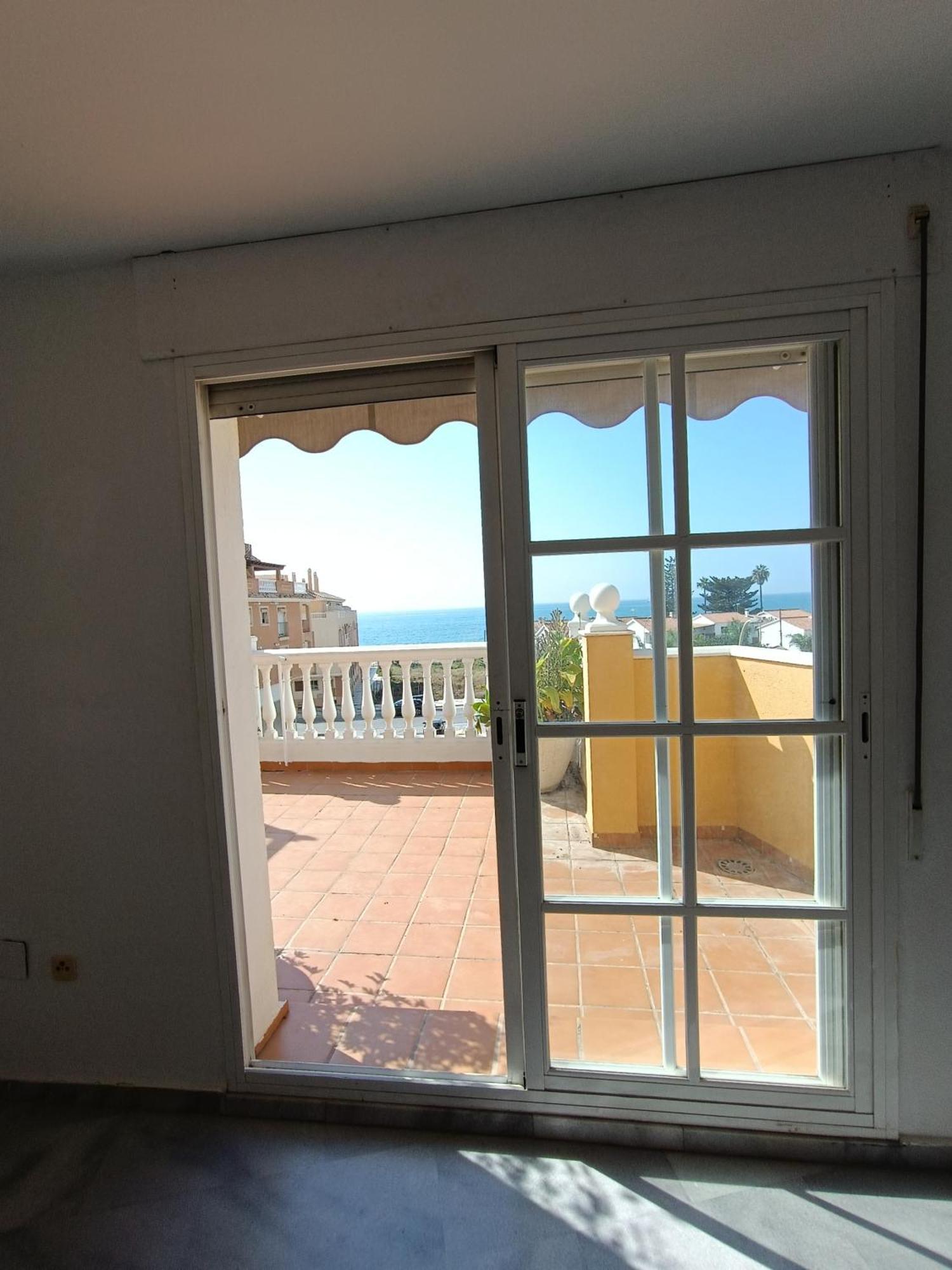 Lovely Penthouse In Front Of The Beach With Free Parking Малага Экстерьер фото