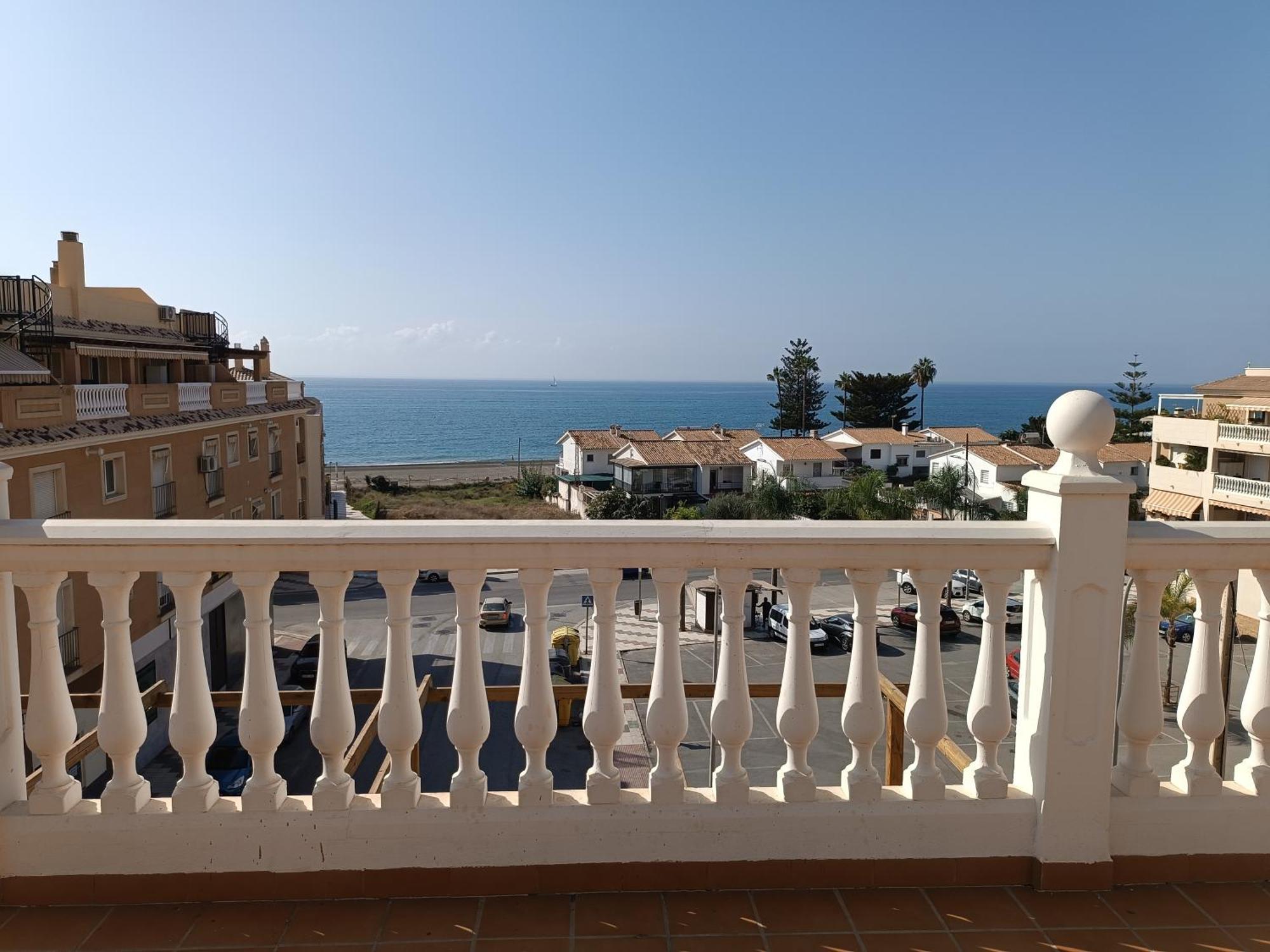Lovely Penthouse In Front Of The Beach With Free Parking Малага Экстерьер фото